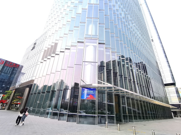 濱海云中心玻璃清洗：讓建筑魅力重現